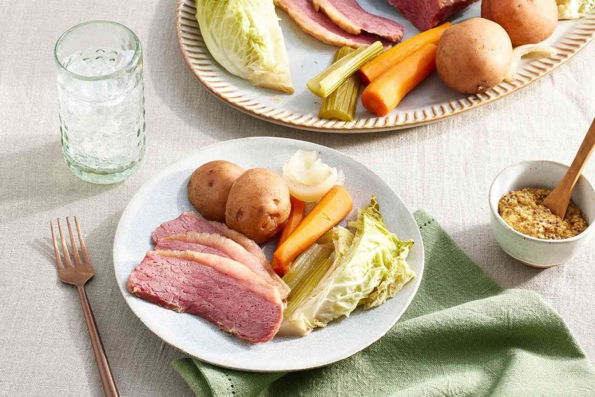 slow-cooker-corned-beef-and-cabbage-recipe